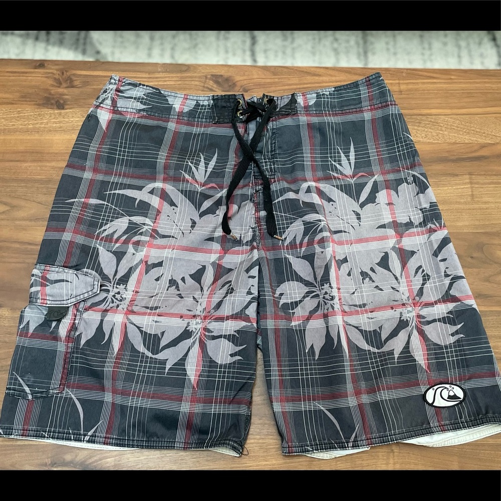 QUICKSILVER Mens Swim/board shorts. Size 38